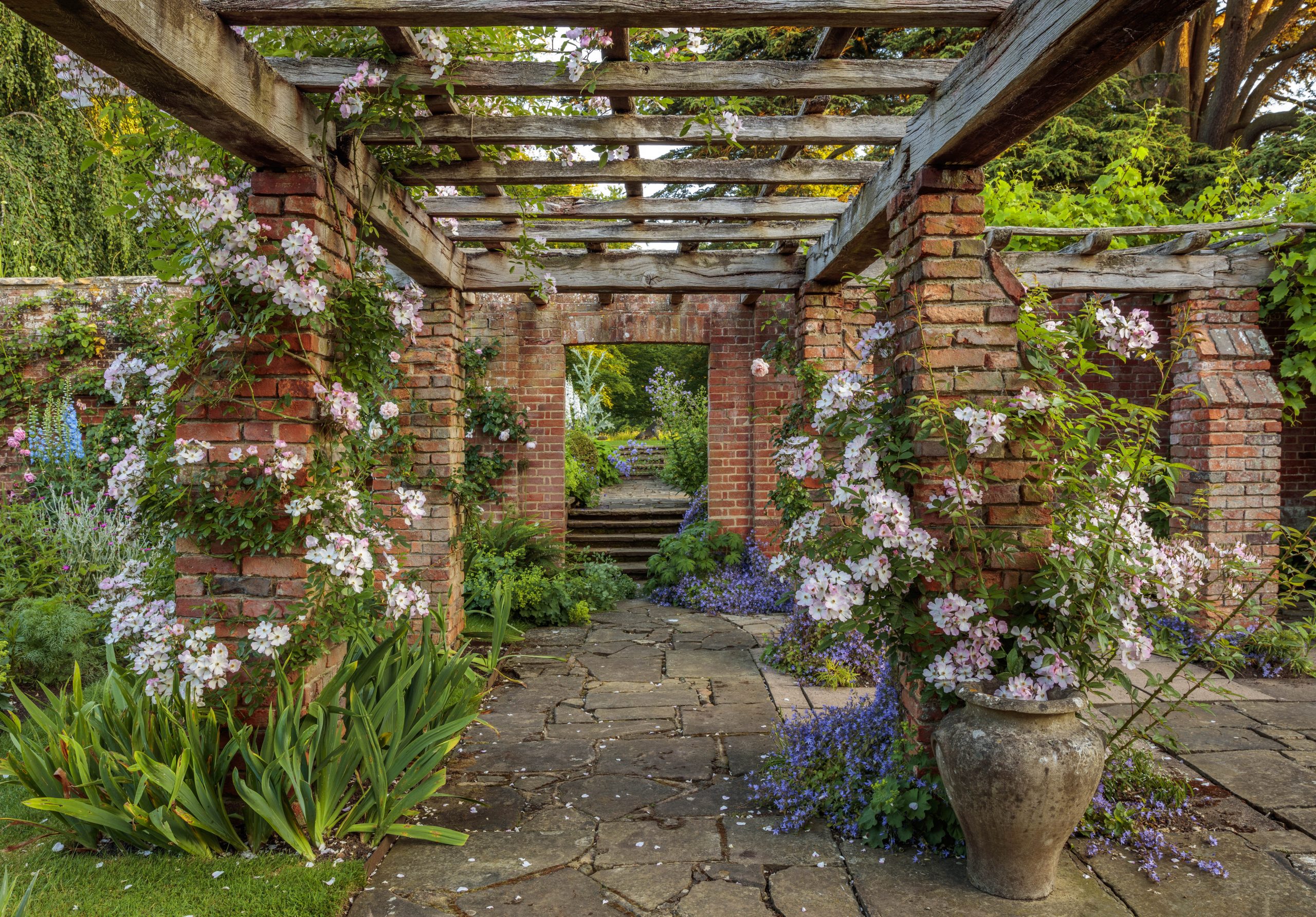 Cottesbrooke Hall & Gardens