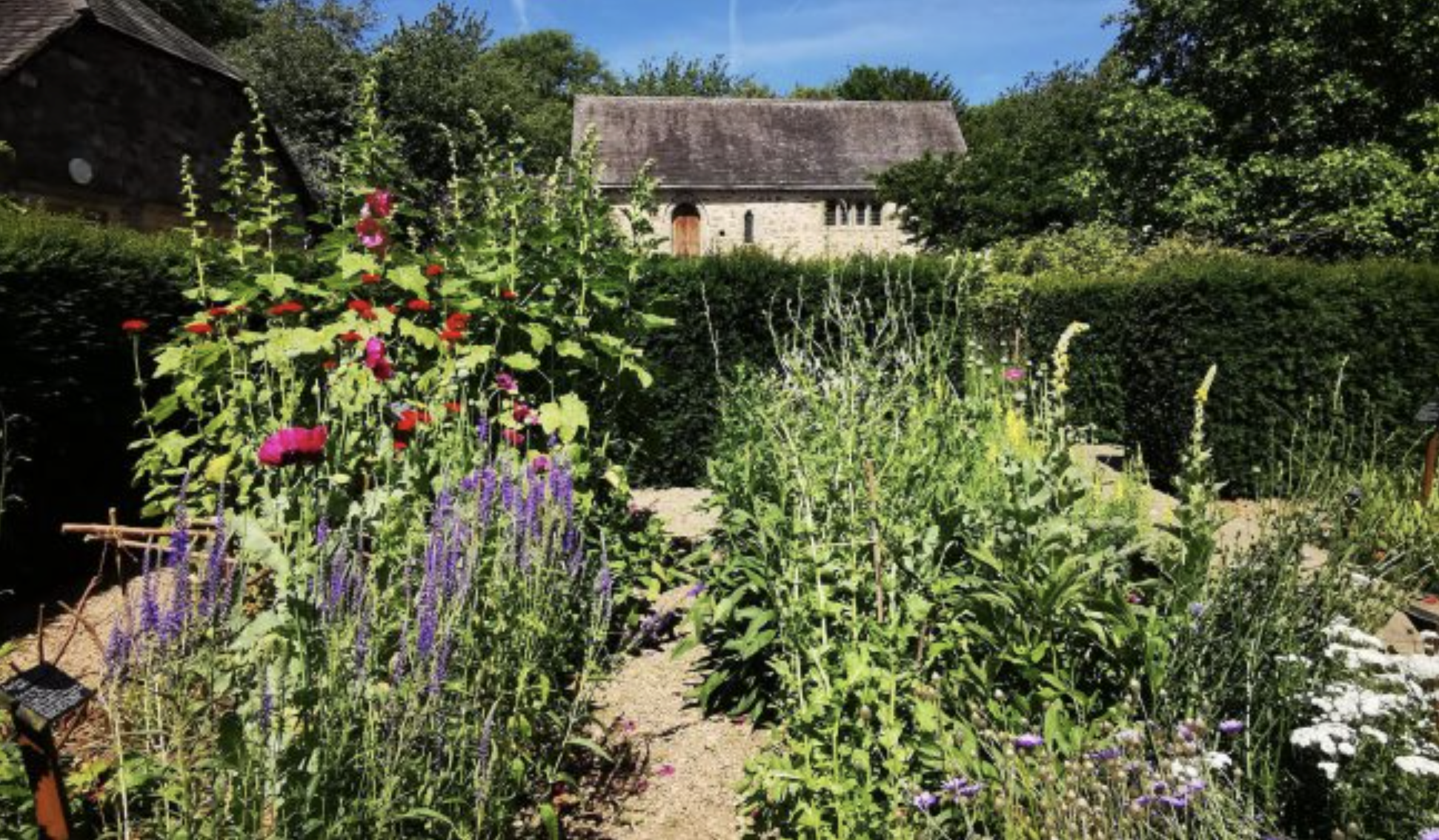 1620s House & Garden courtyard